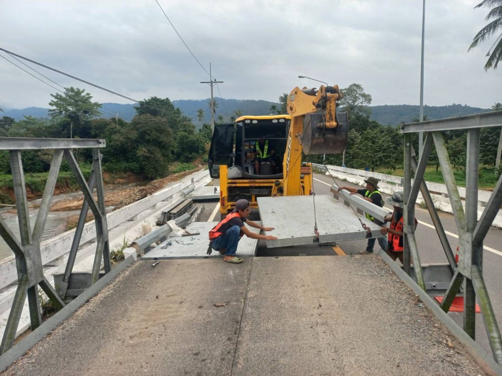เร่งติดตั้งสะพานเบลีย์บนถนนสาย นศ.4093 “นครศรีธรรมราช”