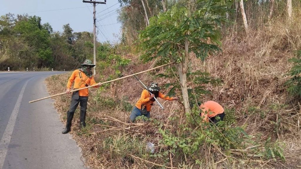 “ทางหลวงชนบท” พร้อมรับมือไฟป่า ป้องกันหมอกควันในเขตทาง