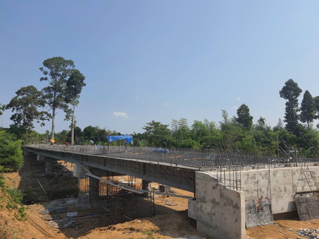 คืบหน้าเกินครึ่งสร้างสะพานข้ามคลองพระพุทธ @จันทบุรี เสริมแกร่งคมนาคมภาคตะวันออก