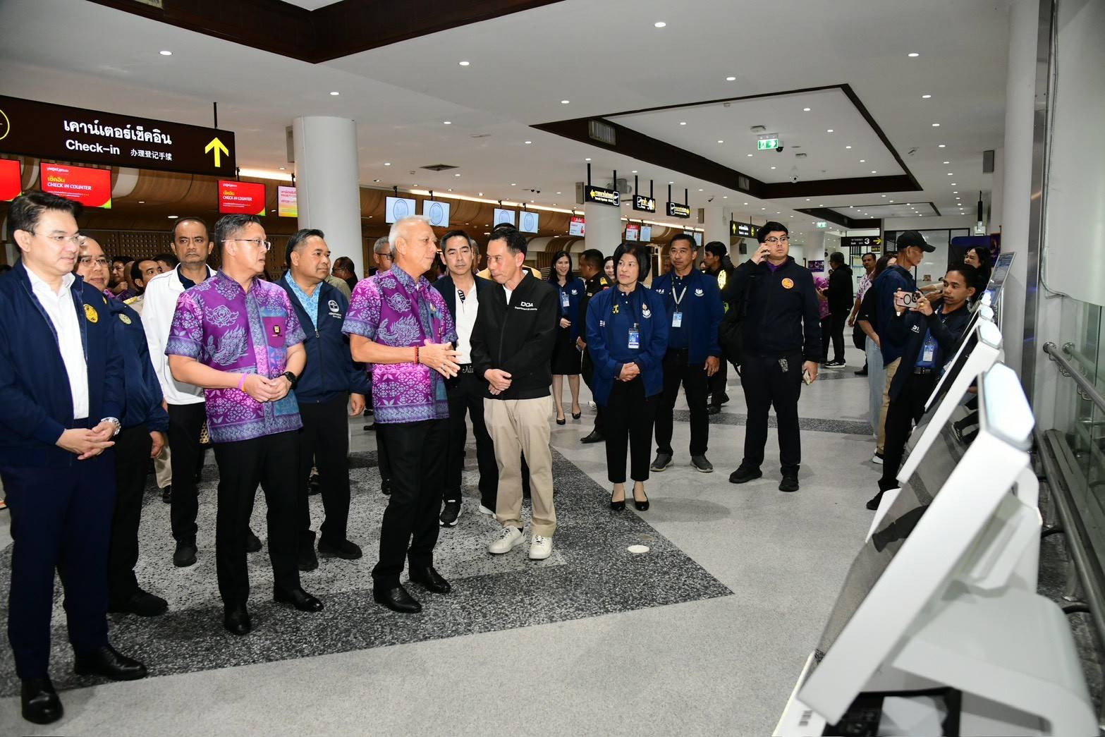 “พิพัฒน์” ลุยตรวจสนามบินสุราษฎร์ธานี สั่งเพิ่มไฟลท์บิน – แก้รถติด – น้ำท่วม