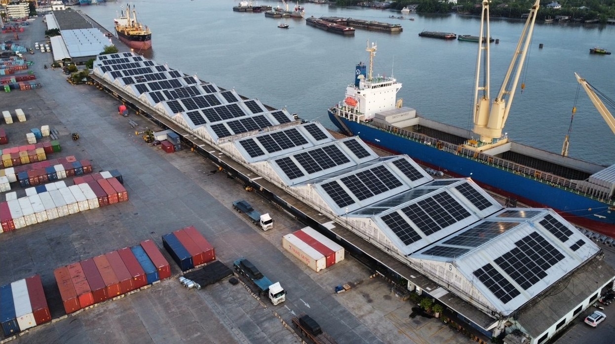 “มนพร” หนุน กทท. ใช้พลังงานสะอาด ลุยติดตั้ง Solar Rooftop บนหลังคาโรงพักสินค้า ผลิตไฟฟ้าจากแสงอาทิตย์ 5 ล้านกิโลวัตต์ต่อปี