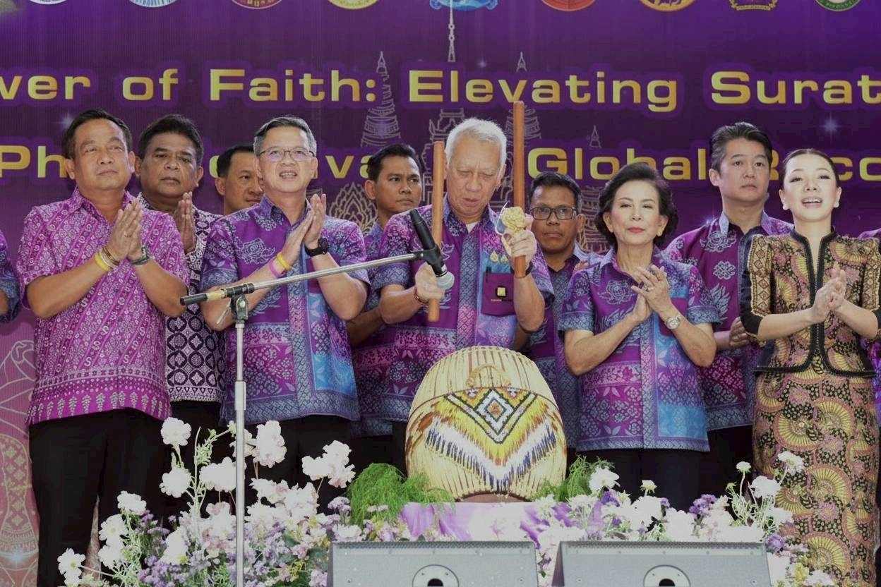 “พิพัฒน์” เปิดงานประเพณีชักพระสุราษฎร์ธานี หนุนเศรษฐกิจท่องเที่ยวภาคใต้